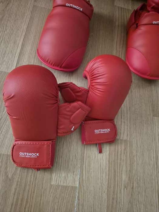Tibiere si mănusi karate