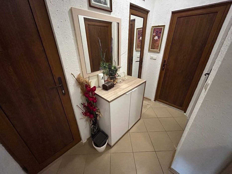 Тристаен! Обзаведен! Траката!