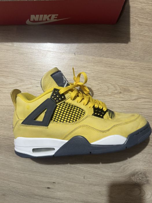 Nike Air Jordan 4 lightning
