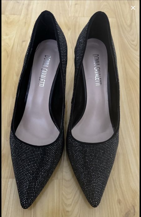 черные блестящие туфли