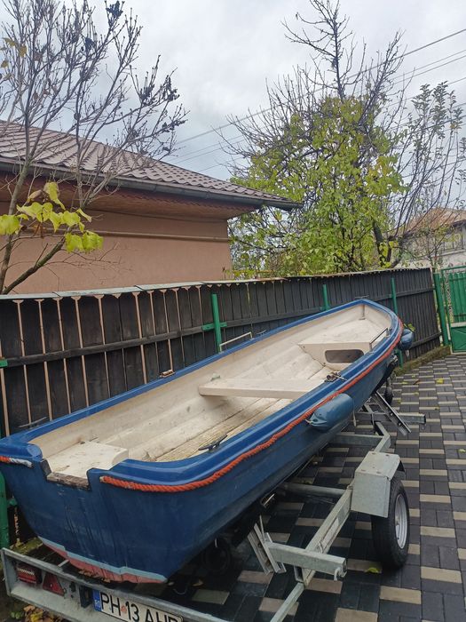 Barcă+motor 4 cai in 4 timpi plus peridoc înmatriculat