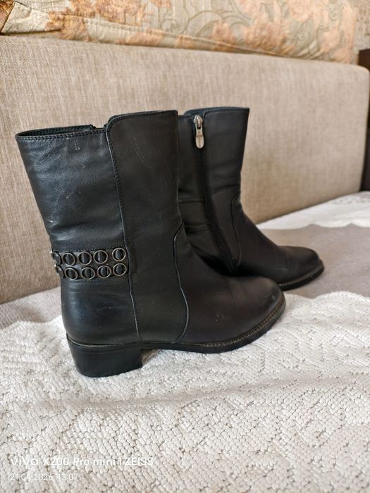 Продам женские сапоги