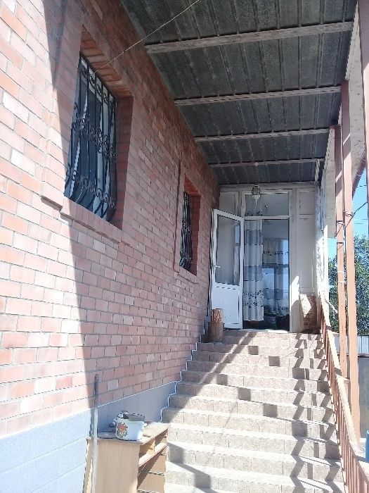 Продам дом трех уровневый