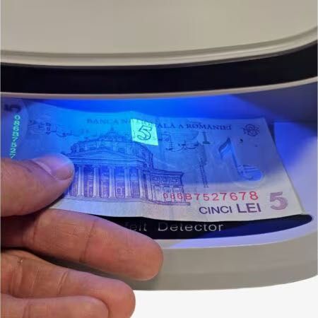 Детектор за фалшиви пари Детектор за фалшиви банкноти uv4000