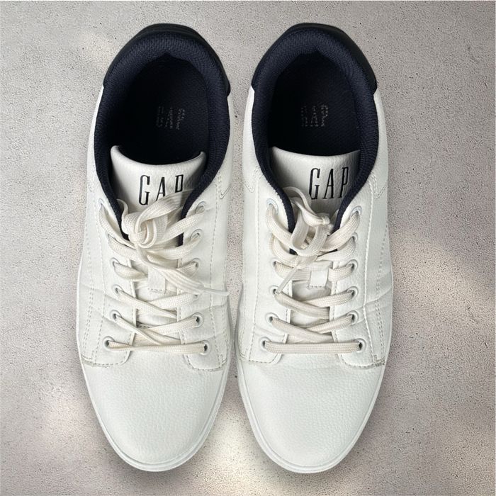 Adidasi GAP ca noi