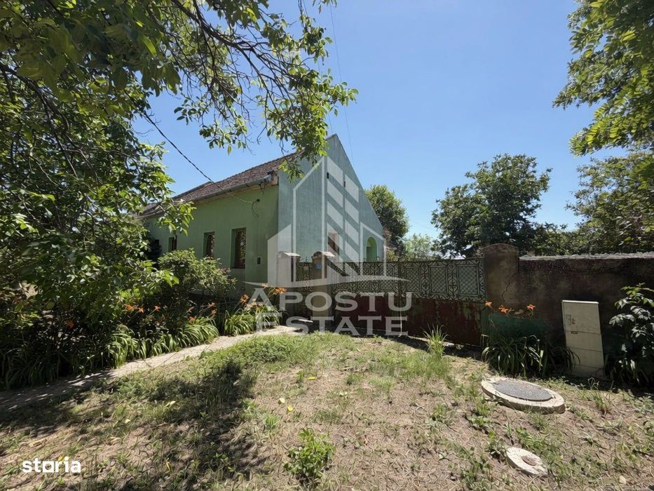 Casa + constructie moderna,de vanzare,2 locuinte,teren 2298 mp Giulvaz