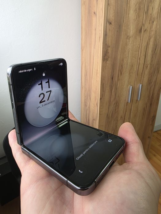 Telefon Samsung Galaxy Z Flip5 – 512GB, varianta cu stocare mare.
Star