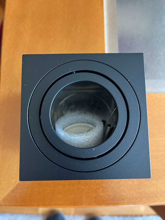 Луни за външен монтаж-3 броя ,чисто нови!Също и три крушки за тях!