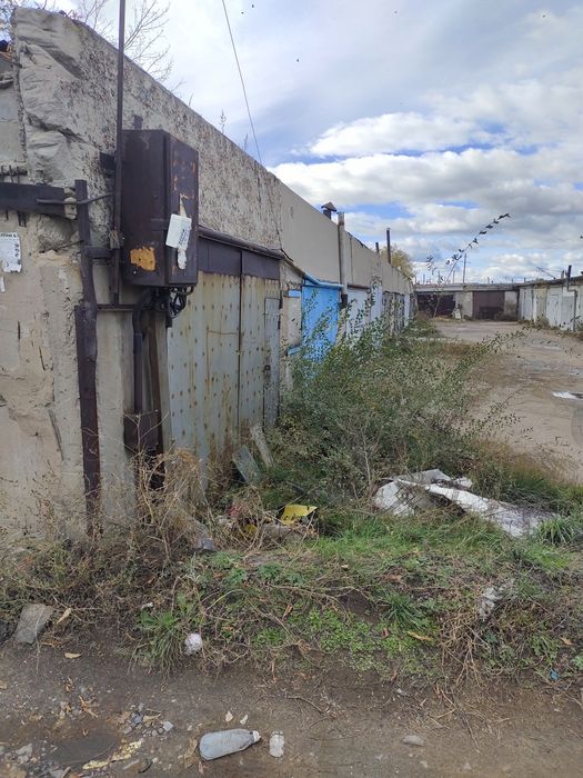 Гараж локомотивное депо черта города капитальный из плит имеется подва