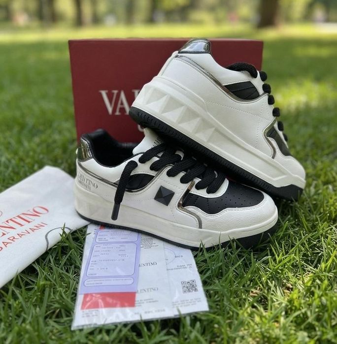 Adidasi Valentino Garavani Negru Alb - Full Box