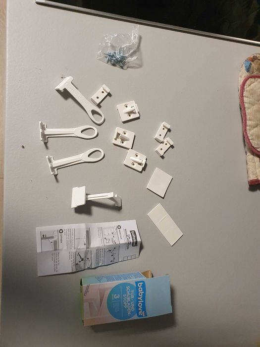 Protectii sertare si dulapuri pentru copii