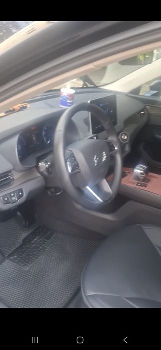 Автомобиль HONGGI EQM 5