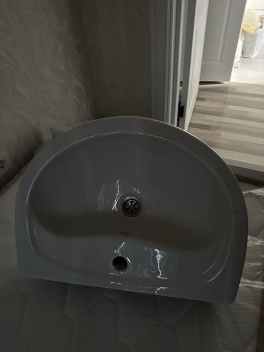 Унитаз хамда раковина сотилади