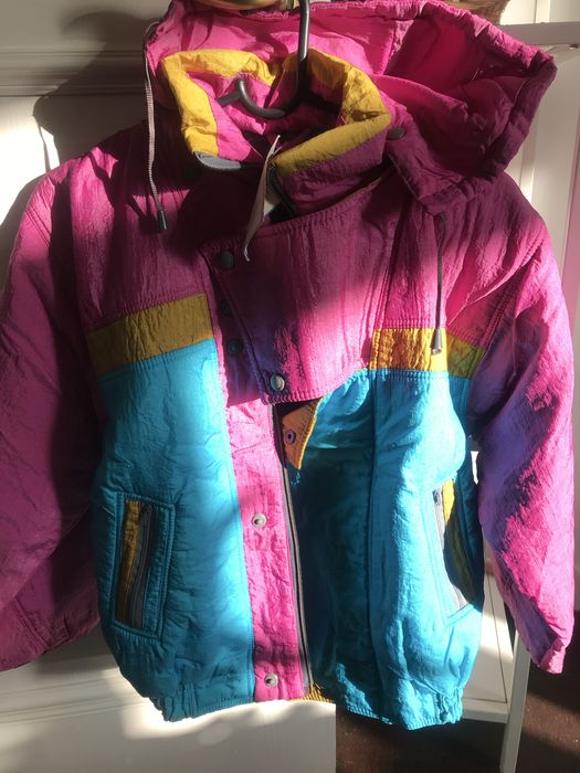 Продам новую куртку на весну для девочки