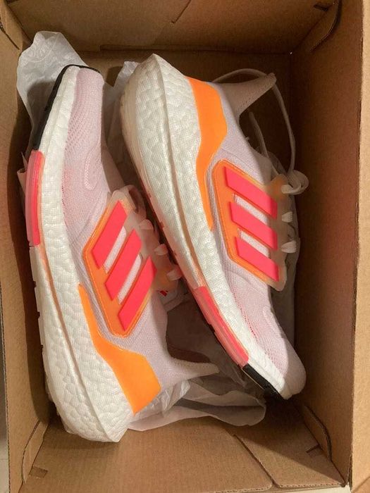 Оригинални маратонки  * ADIDAS ULTRABOOST 22  * EU 40 2/3