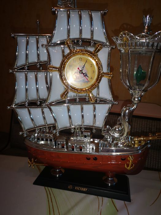 ПАРУСНИК. . Часы. Светильник.