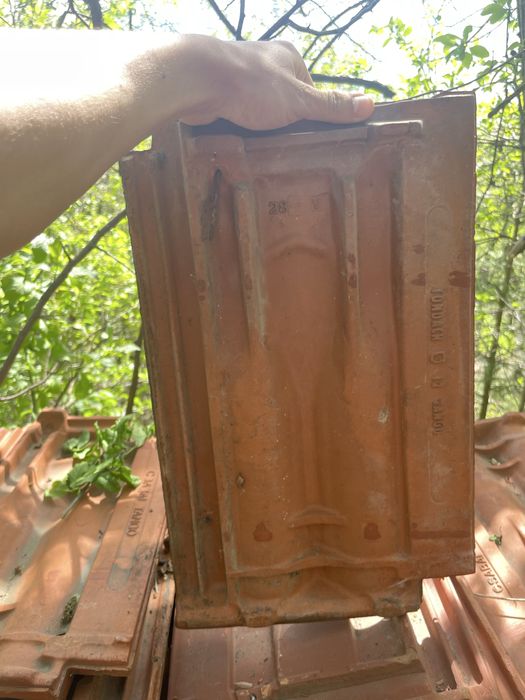 Vând țigle în stare foarte bună