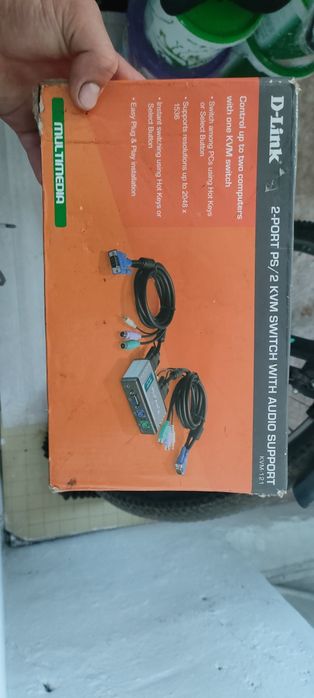 Продам KVM-переключатель (KVM-коммутатор) модели D-Link KVM-121.