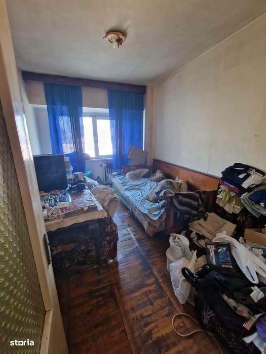 De vanzare apartament cu 4 camere decomandat, balcon, 2 bai , boxa