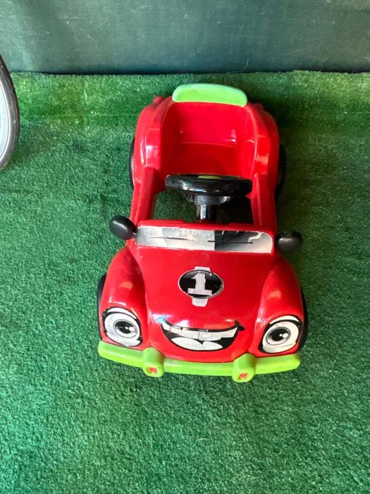 Masini cu pedale pentru Copii