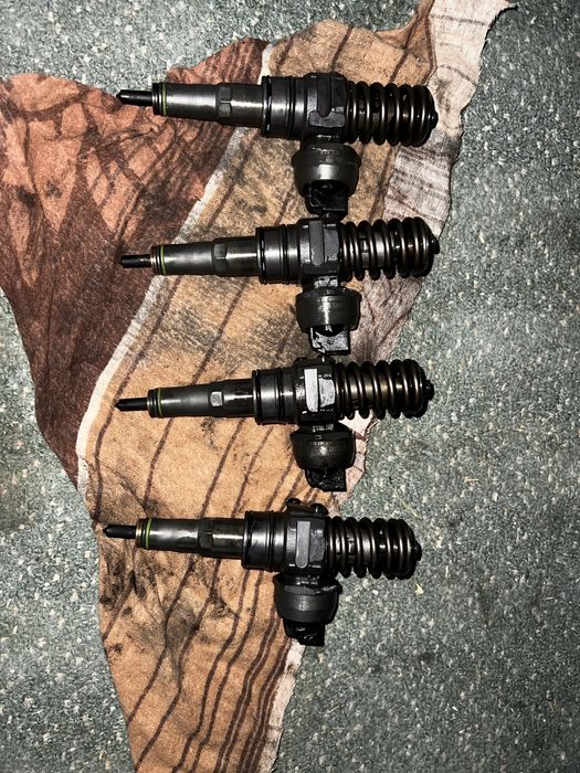 Injectoare Passat B6  1.9 BLS