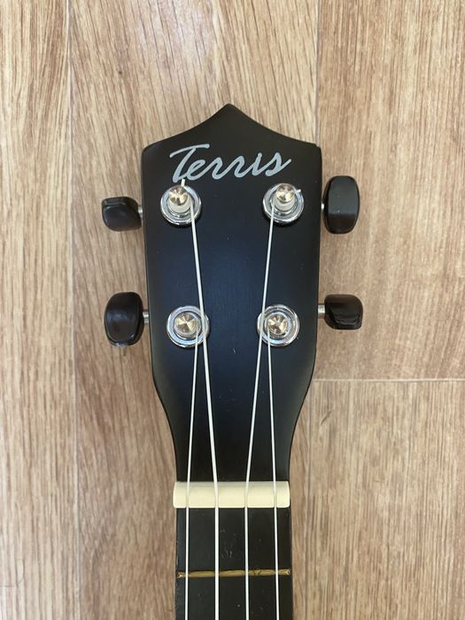 Укулеле Terris black