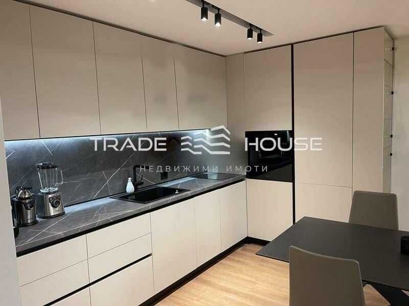 Дава се под наем Двустаен апартамент в Пловдив, Кършияка - 87 кв.м за 499 € - Снимка #2