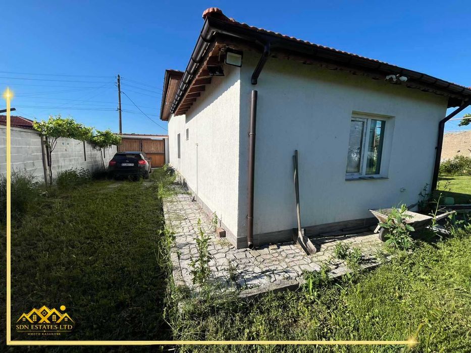 ЕДНОЕТАЖНА САНИРАНА КЪЩА С ГОЛЯМ ДВОР В С. ГАБАРЕВО