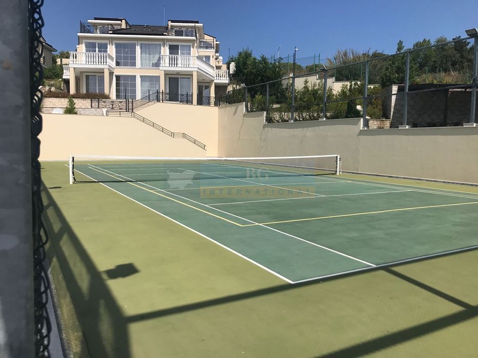 Продава се Къща в Созопол - 450 кв.м за 1667 €/кв.м - Снимка #4