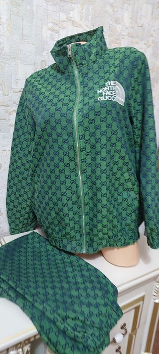 Продам спортивные костюмы