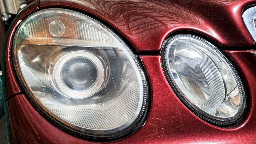 Ofer servicii profesionale de polish farurii