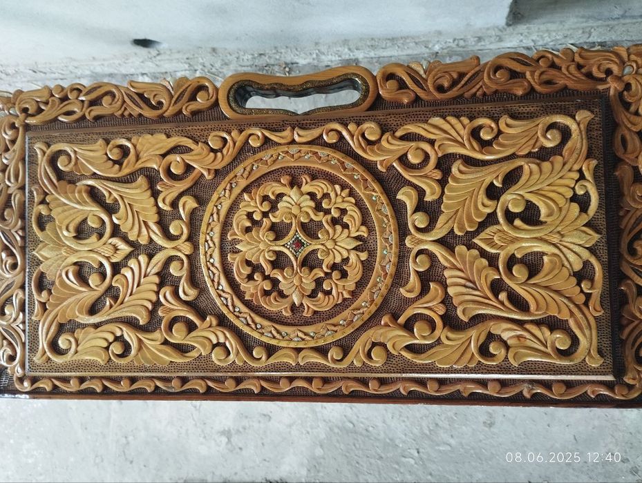 Сосна дарахтидан ясалган нарда.