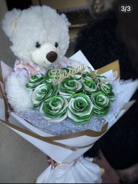 Buchet din trandafiri de satin