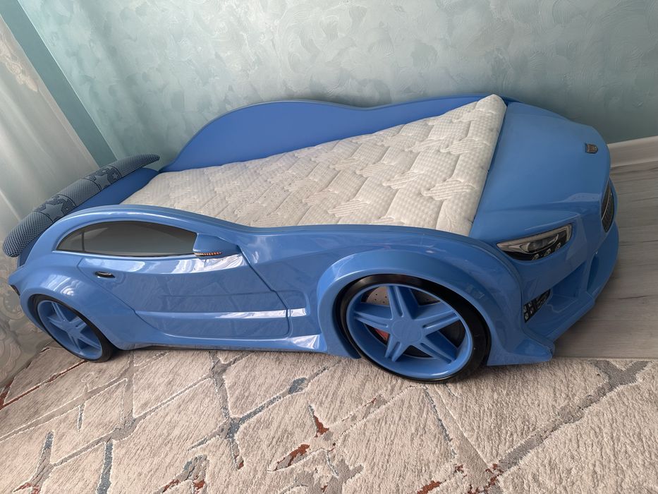 Продается машинка кровать