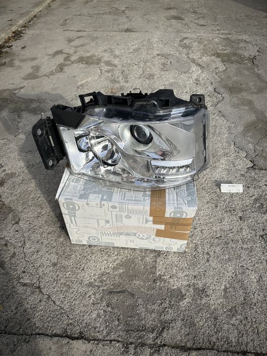 Renautl Range T - десен фар