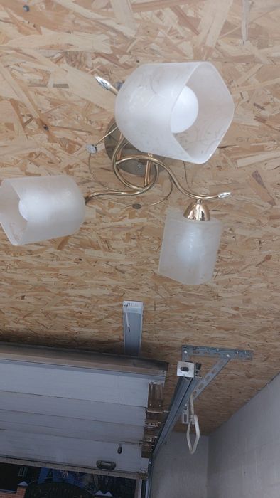 Продам люстру в хорошем состоянии