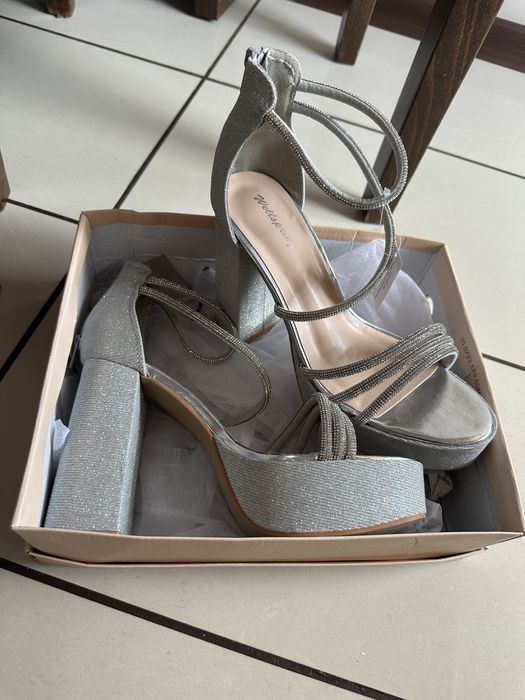 Високи  дамски обувки