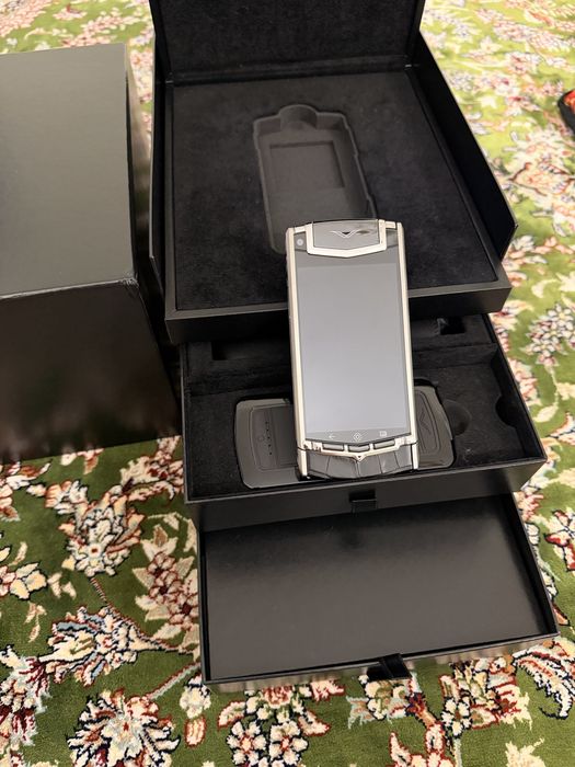 Vertu новый продается