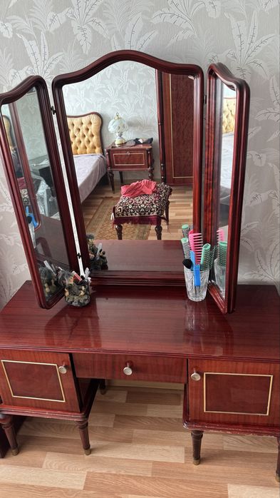 продам кровать, шкаф, трюмо