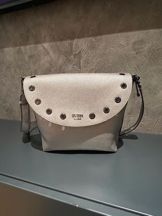 Чисто нова чанта Guess - двулицева