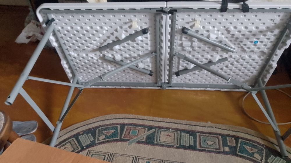 Продам раскладывающийся столик