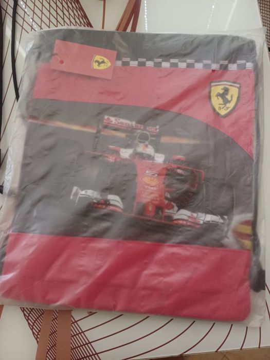 Спортен сак на Ferrari