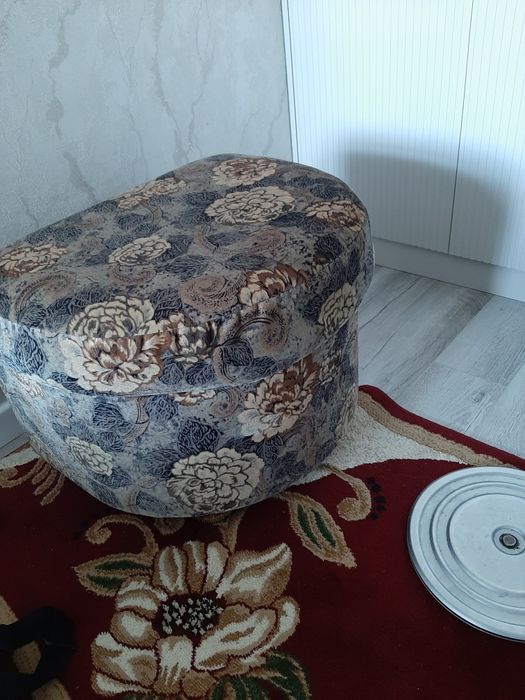 Продам Пуфик для спальни