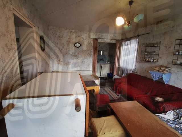 къща 100 квадрата, близо до Центъра на селото