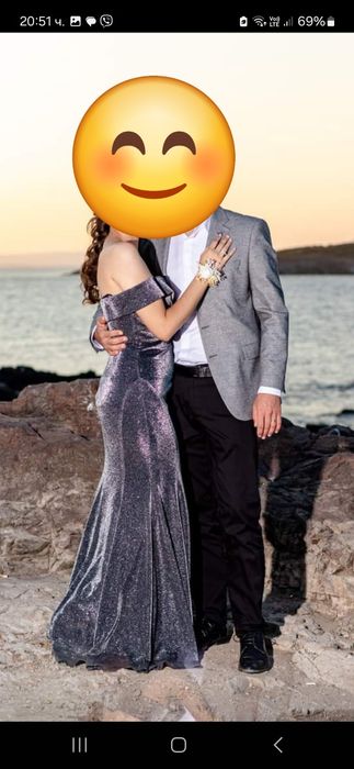 Дълга сива рокля