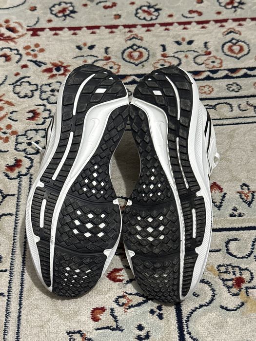 Продам кроссовки Nike Air Zoom