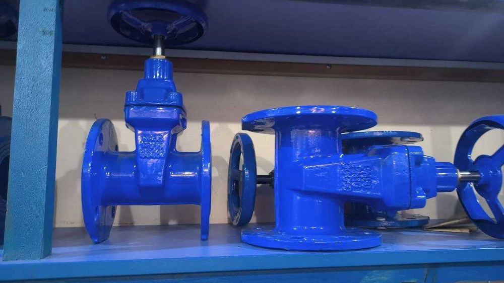 Задвижки чугунные фланцевые с обрезиненным клином