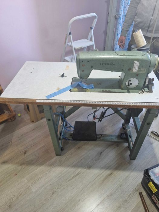 Професионална шевна машина