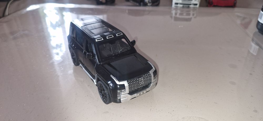 Машина LUCHIQ BYD Yangwang U8 Z1-24