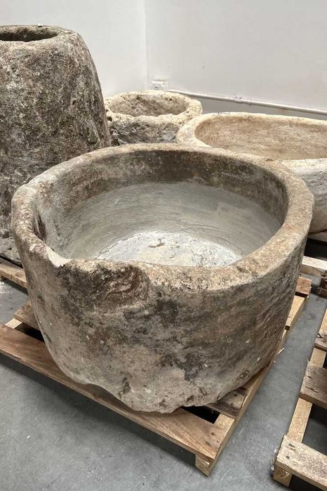 Саксия/кашпа от изкуствен камък/варовик